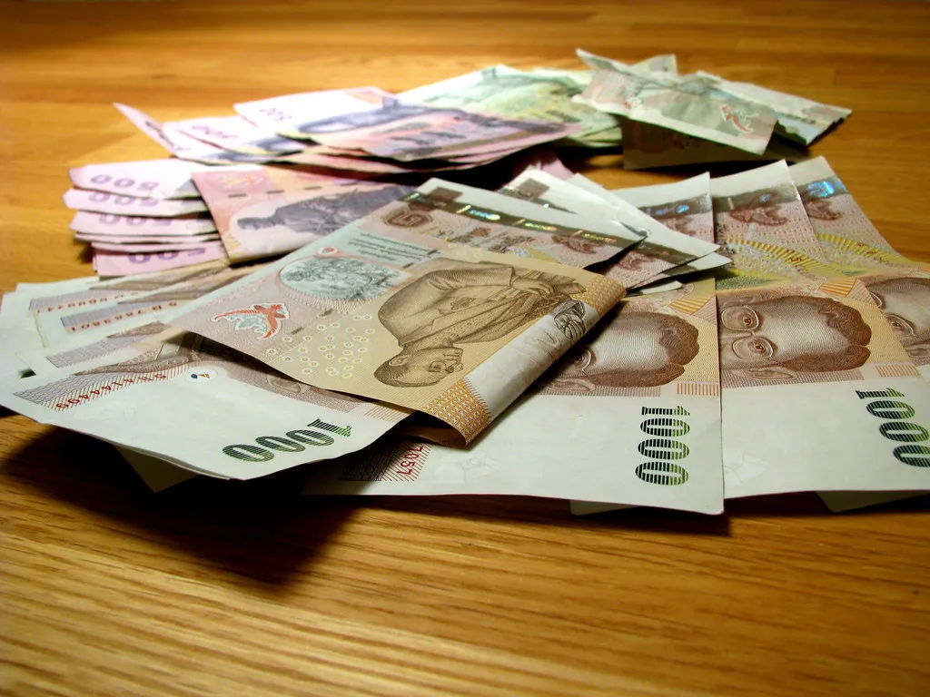 Banconote thailandesi da 20 a 1.000 baht per le spese quotidiane di viaggio