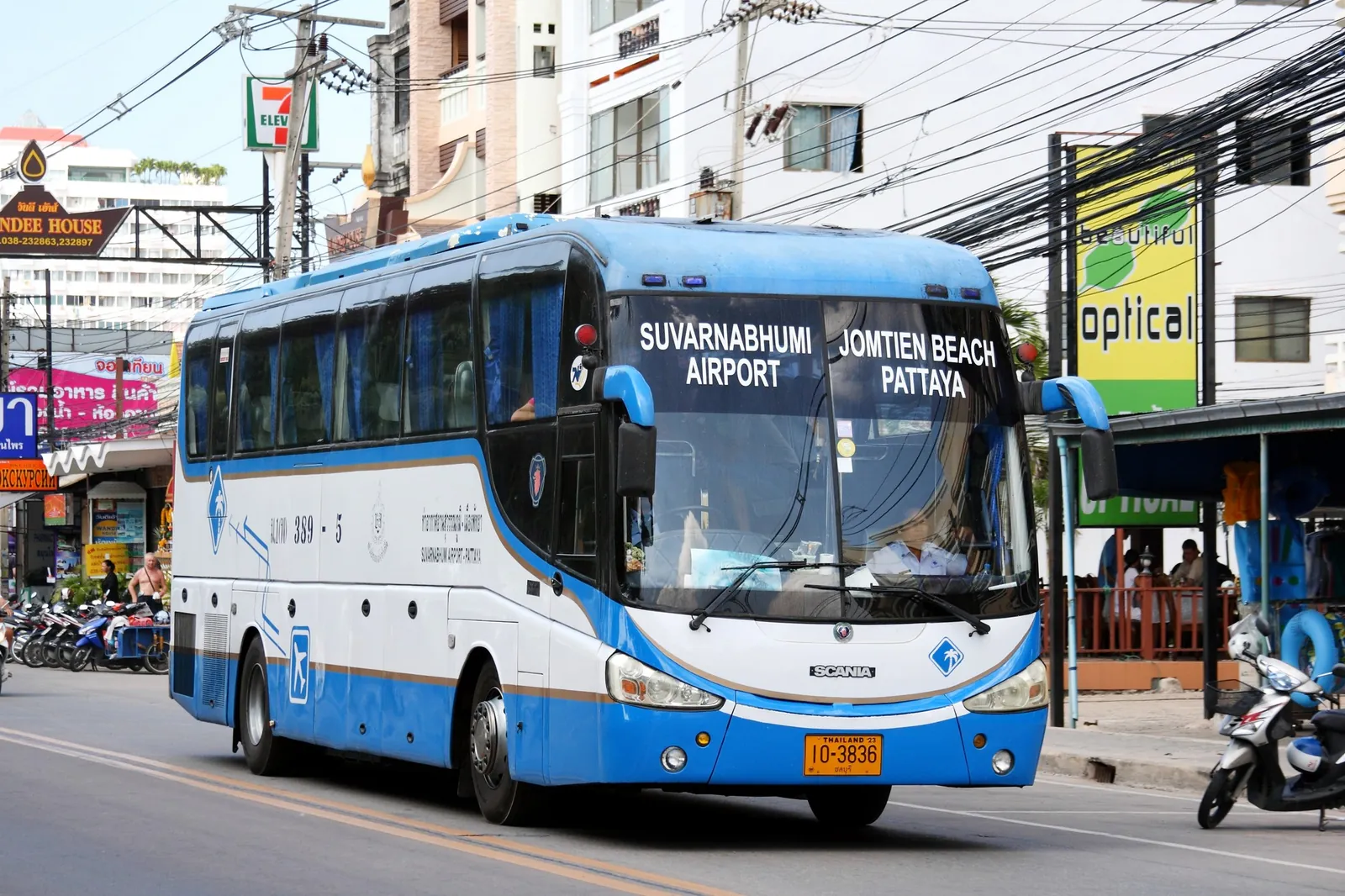 Autobus intercity a Pattaya in Thailandia