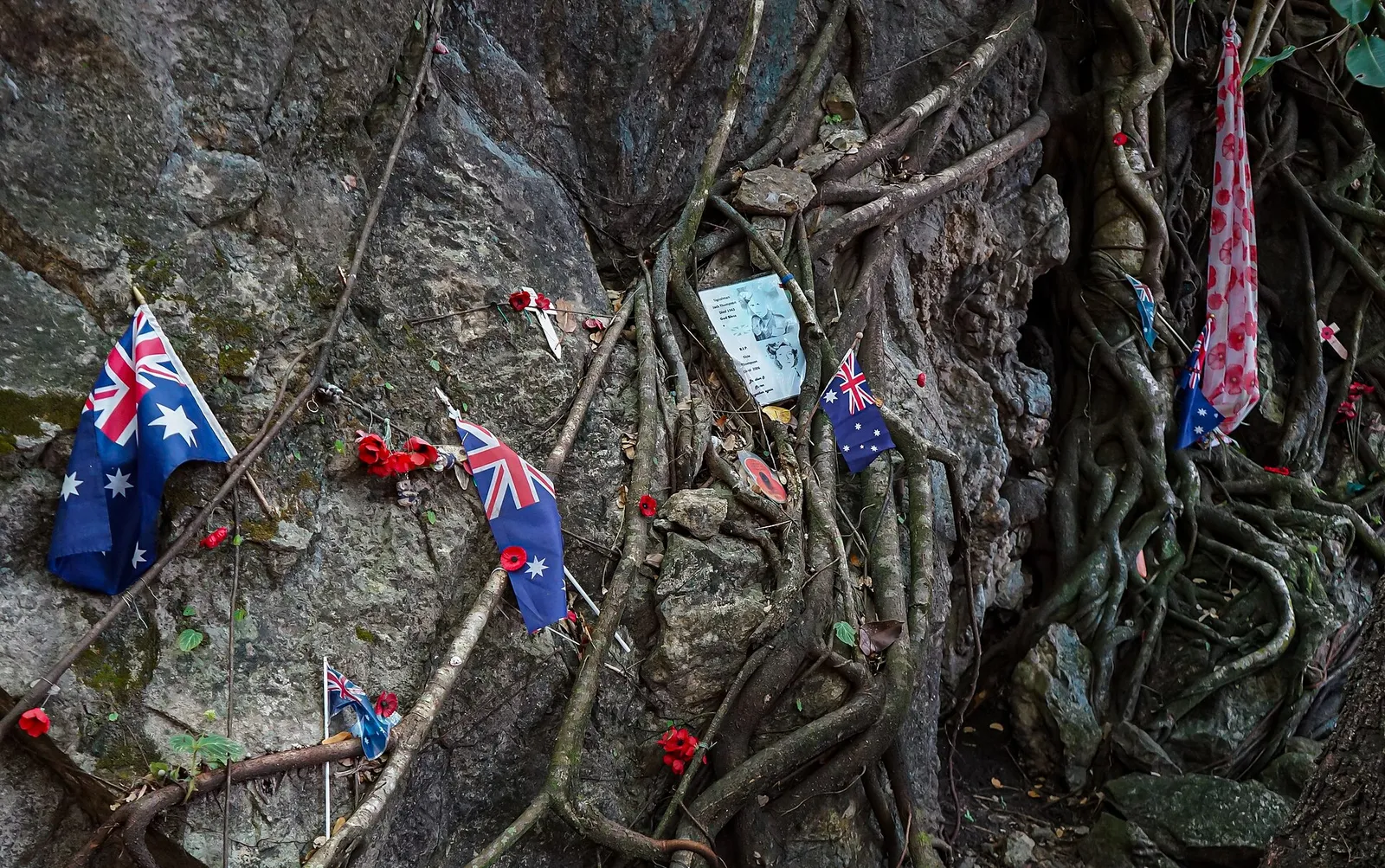 Hellfire Pass, il sentiero memoriale Hellfire Pass in Thailandia, la spaccatura nella roccia scavata a mano lungo il tracciato della ferrovia Thailandia-Birmania
