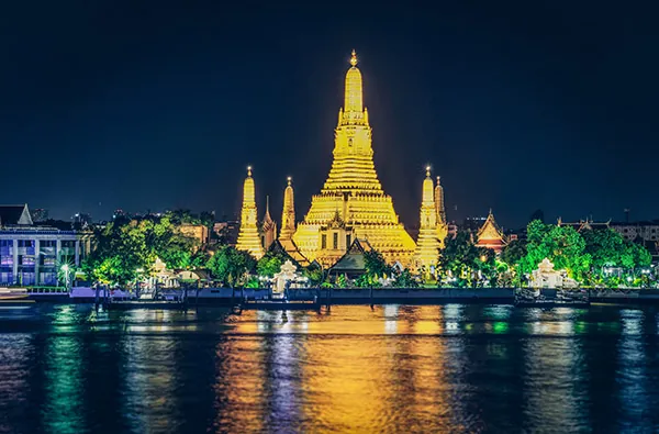 Wat Arun verde per San Patrizio