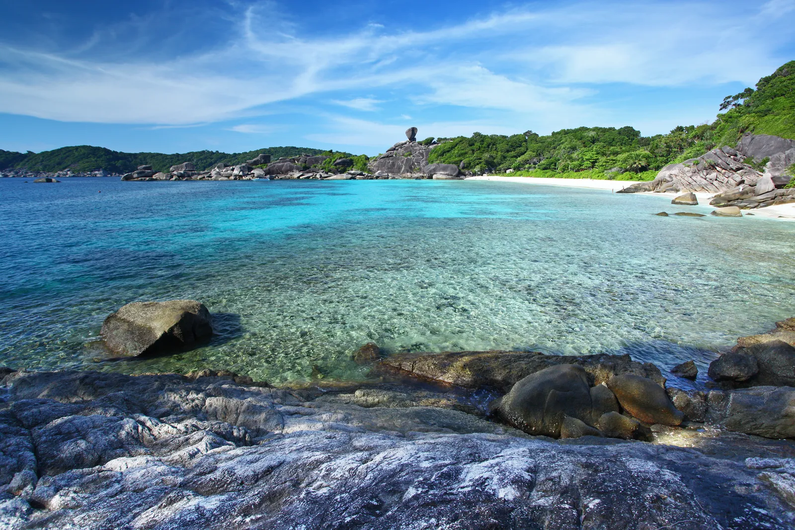 Le Isole Similan in Thailandia, con mare cristallino turchino, granite levigate e spiaggia bianca nel parco nazionale