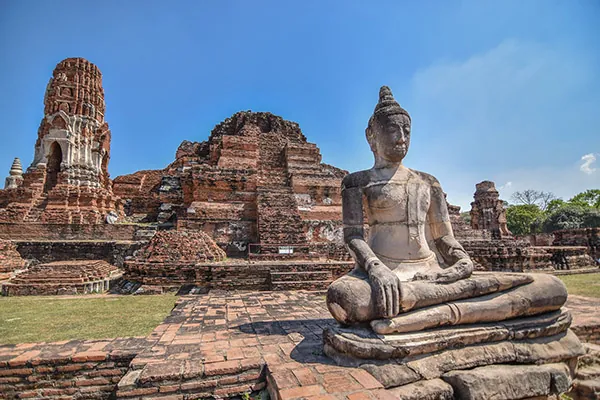 statua di buddha e templi ad Ayutthaya