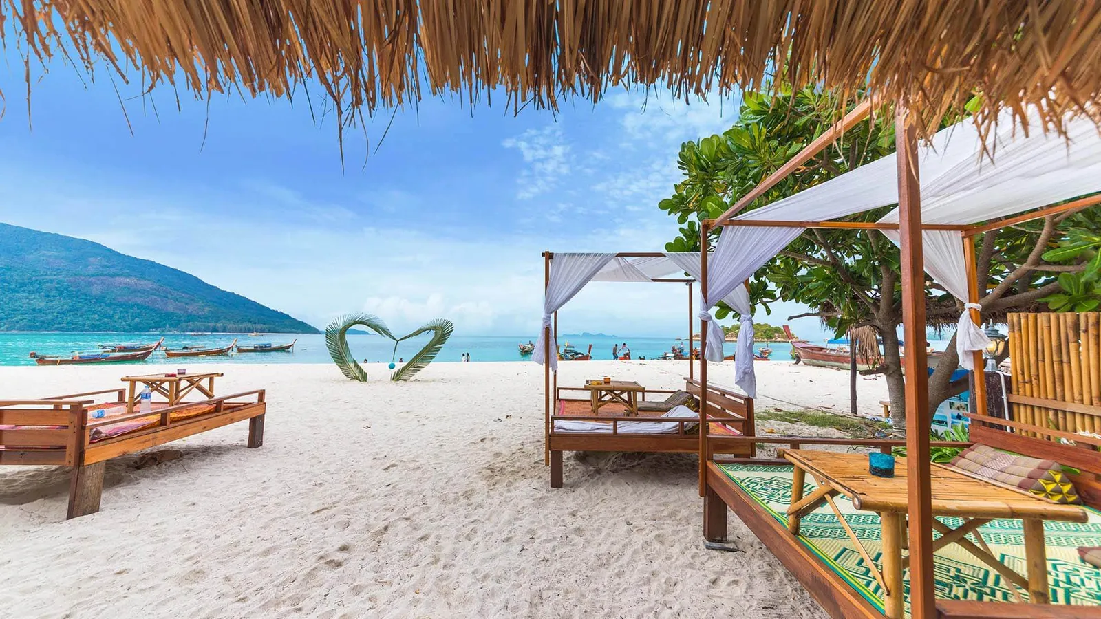 Sunrise Beach, Koh Lipe Sunrise Beach a Koh Lipe, spiaggia tranquilla per lo snorkeling in Thailandia
