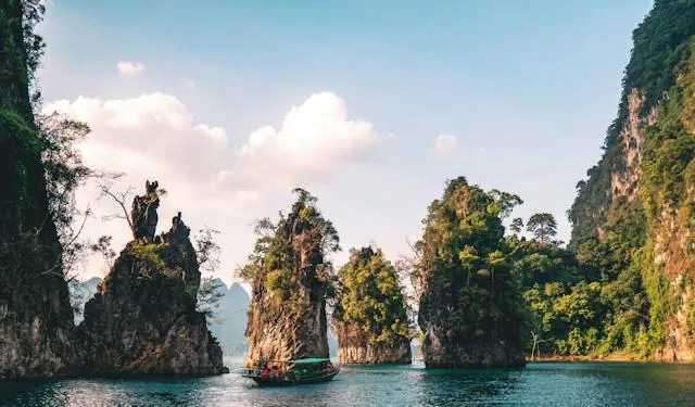 Khao Sok: lago Cheow Lan e la giungla più antica del mondo