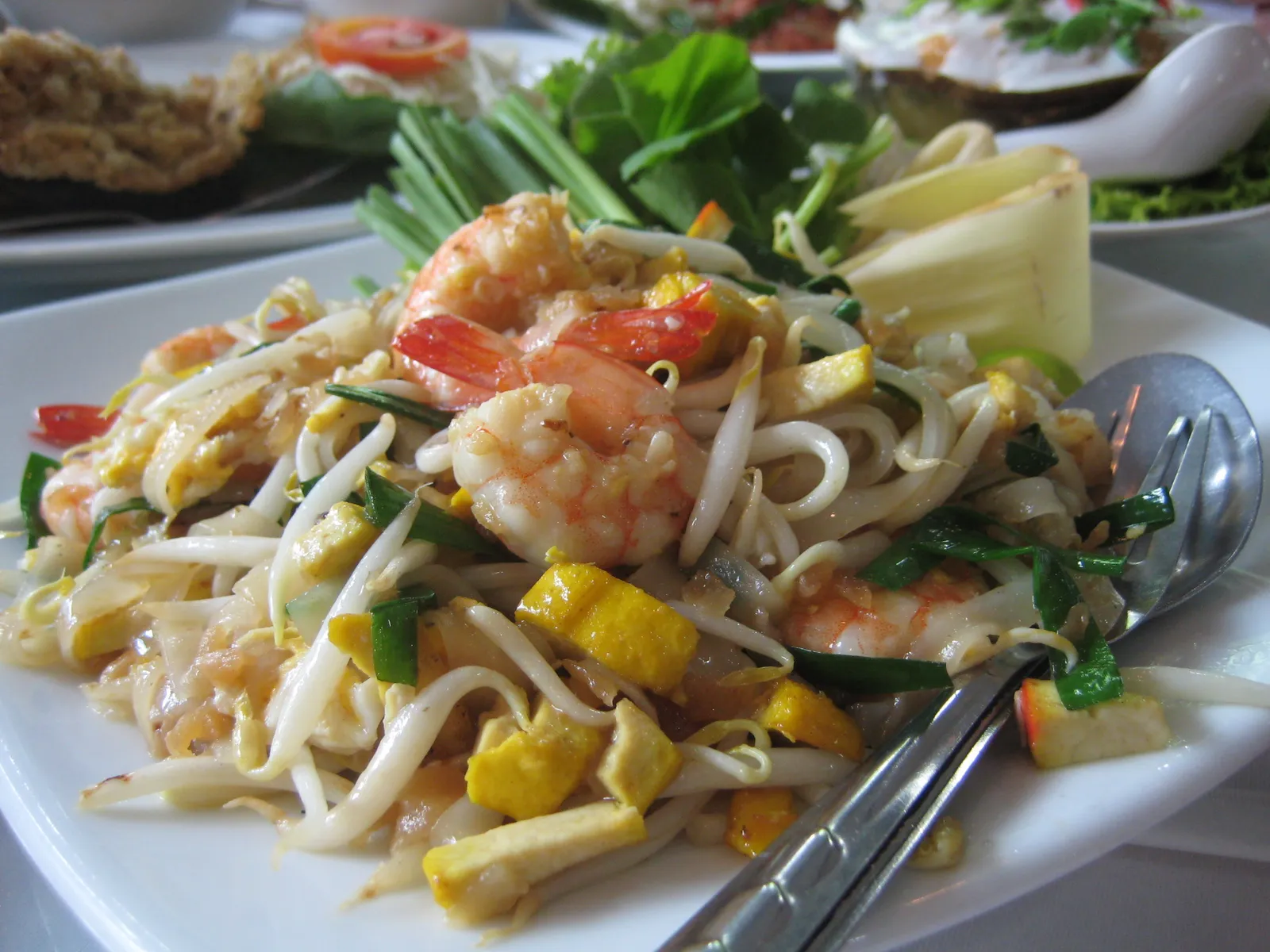 Pad thai servito a Bangkok