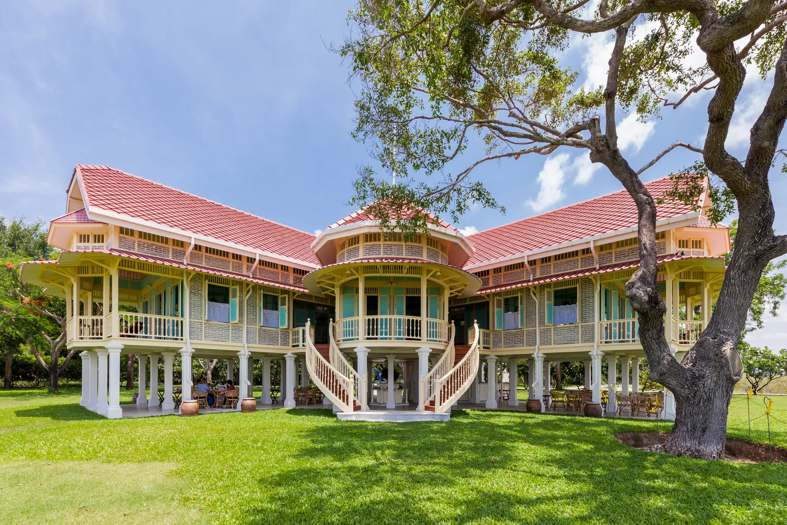 Il palazzo Maruekhathaiyawan in teak tra Cha-am e Hua Hin, in Thailandia