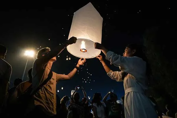 festival delle lanterne a chiang mai