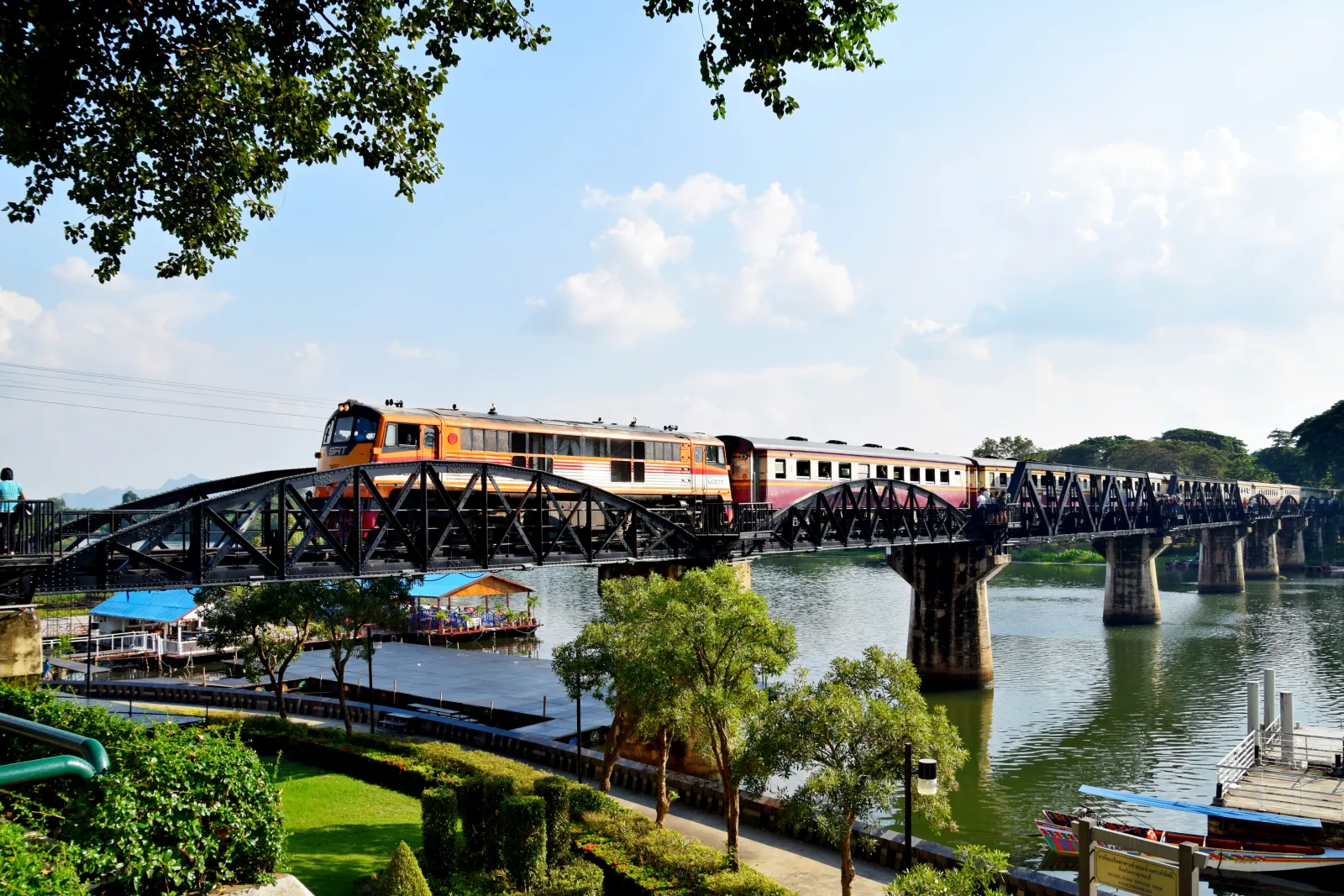 River Kwai Bridge Week: luci e storia sul ponte Kwai