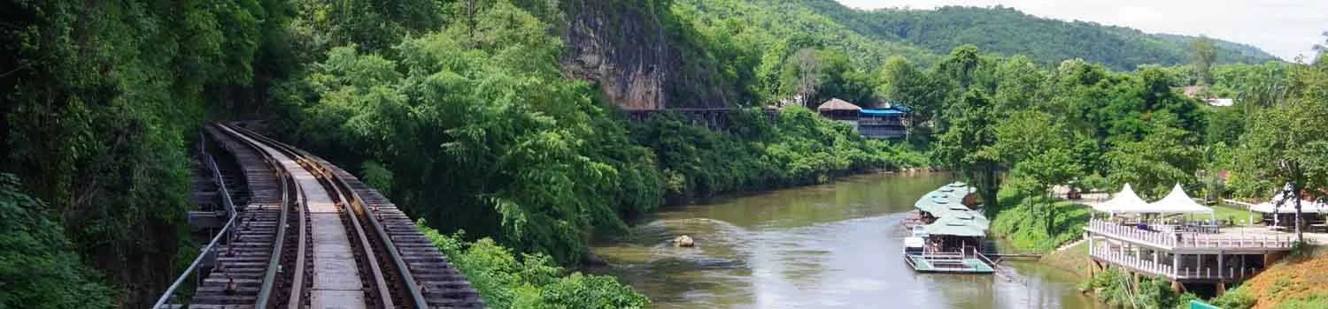 panorama del fiume kwai e della ferrovia che lo sovrasta