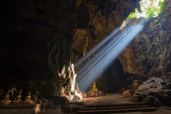 l'atmosfera particolare delle grotte di Chiang Dao