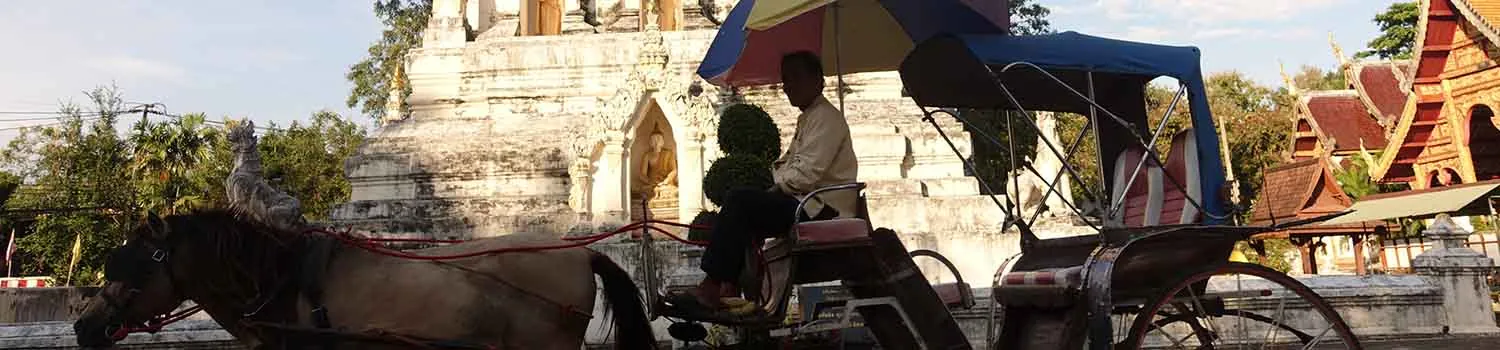 risciò per le strade di Wing Khum Kam